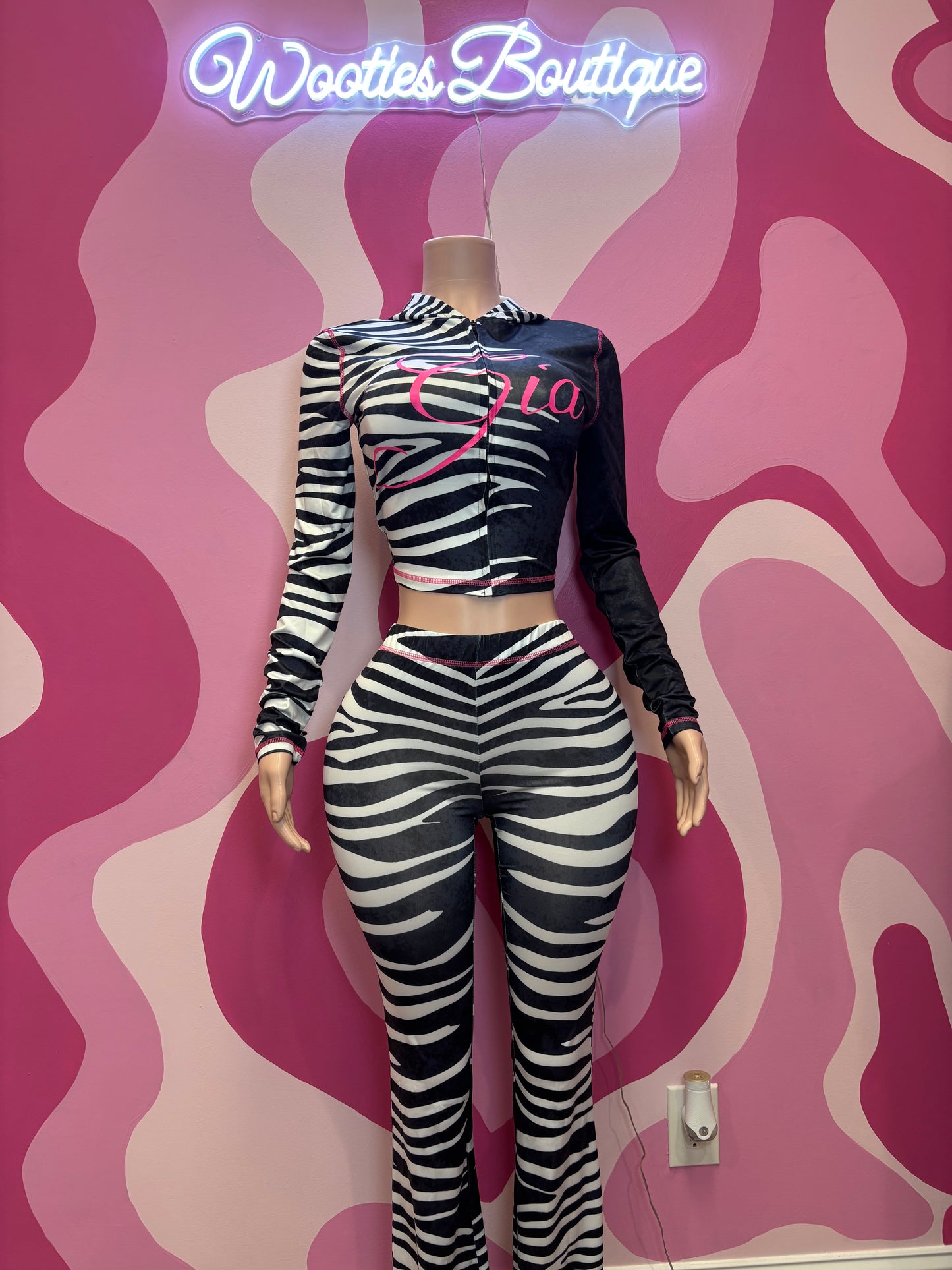 B&W Zebra Gia